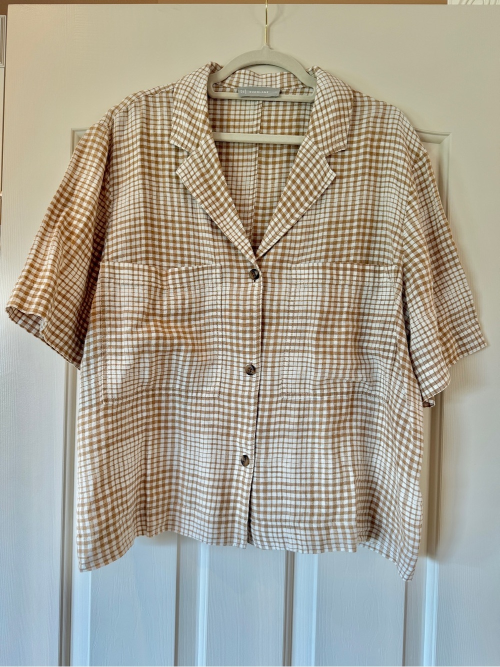 Everlane Beige and White Checked Short-Sleeve Button-Down Shirt